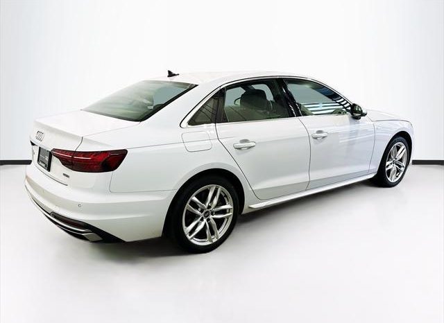 
								Audi A4 45 S line Premium Plus full									