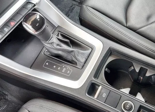 
								Audi Q3 40 Premium full									