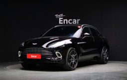 Aston Martin DBX 4.0 V8