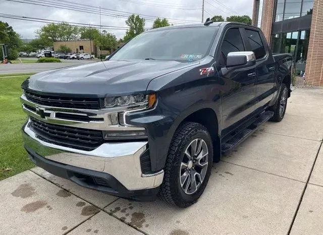 
								Chevrolet Silverado 1500 LT full									