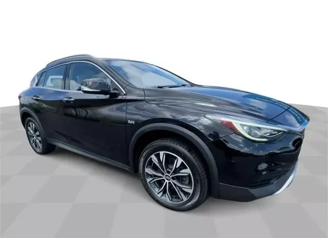 
								INFINITI QX30 Luxe full									