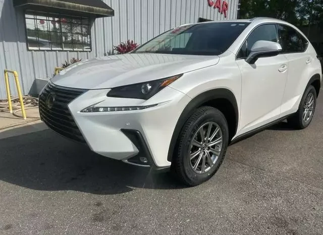 
								Lexus NX 300 Base full									