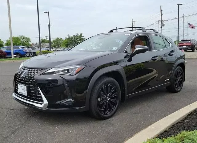 
								Lexus UX 250h Base full									