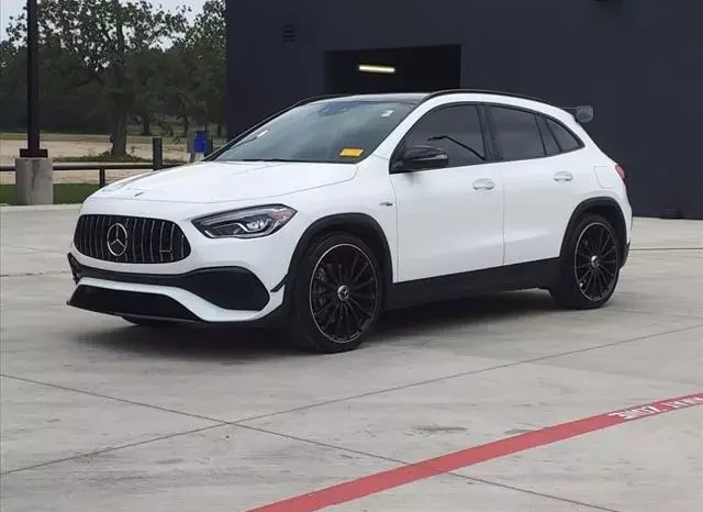 
								Mercedes-Benz AMG GLA 35 Base full									