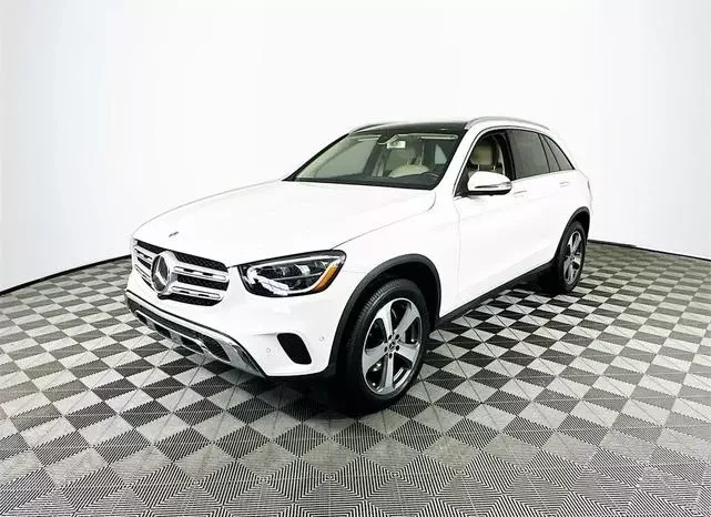 
								Mercedes-Benz GLC 300 Base 4MATIC full									