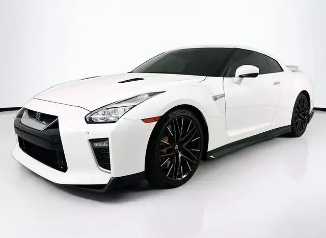 
								Nissan GT-R Premium full									