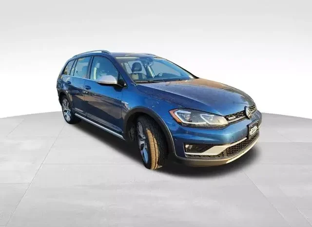 
								Volkswagen Golf Alltrack TSI SE full									