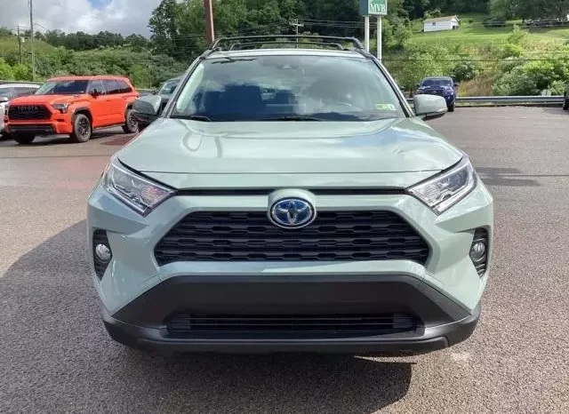 
								Toyota RAV4 Hybrid XLE full									