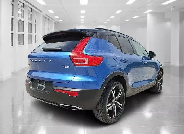 
								Volvo XC40 T5 R-Design full									