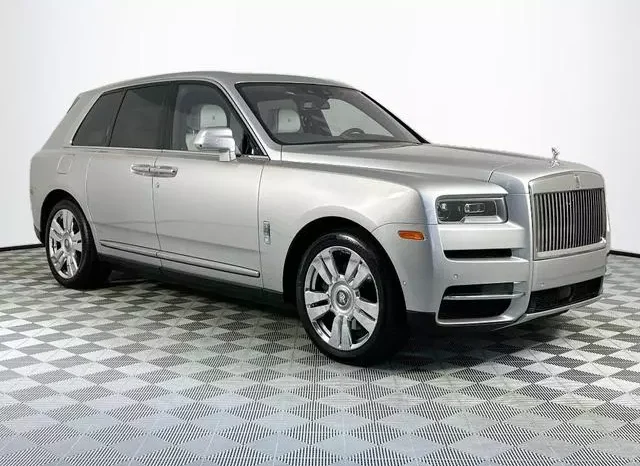 
								Rolls-Royce Cullinan full									