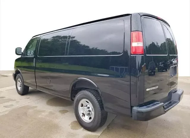 
								Chevrolet Express 2500 Work Van full									