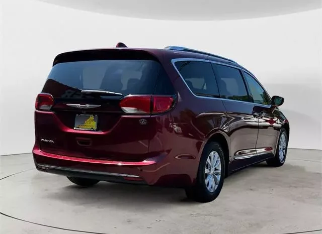 
								Chrysler Pacifica Touring L full									