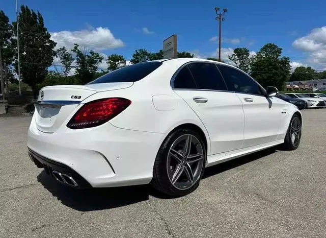 
								Mercedes-Benz AMG C 63 Base full									