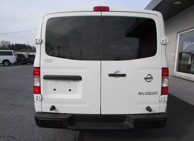 
								Nissan NV Cargo NV2500 HD SV V6 full									