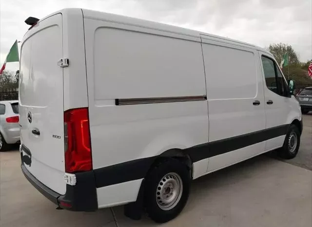 
								Mercedes-Benz Sprinter 1500 Standard Roof I4 full									