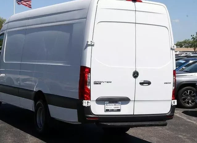 
								Mercedes-Benz Sprinter 3500 High Roof full									