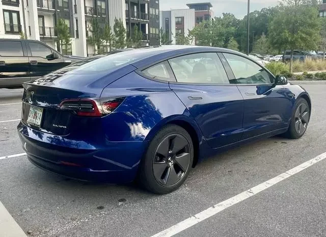 
								Tesla Model 3 Long Range full									