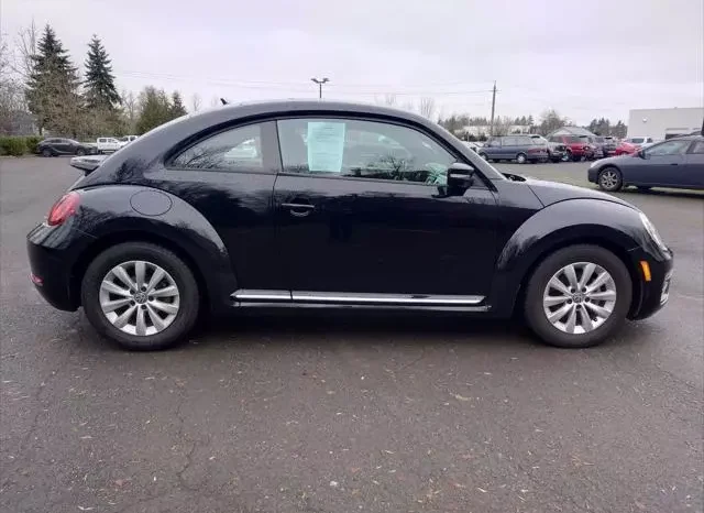 
								Volkswagen Beetle 2.0T S full									