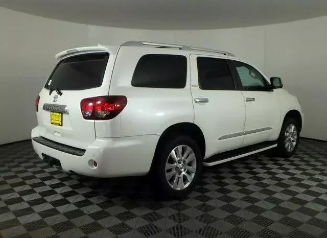 
								Toyota Sequoia Platinum full									