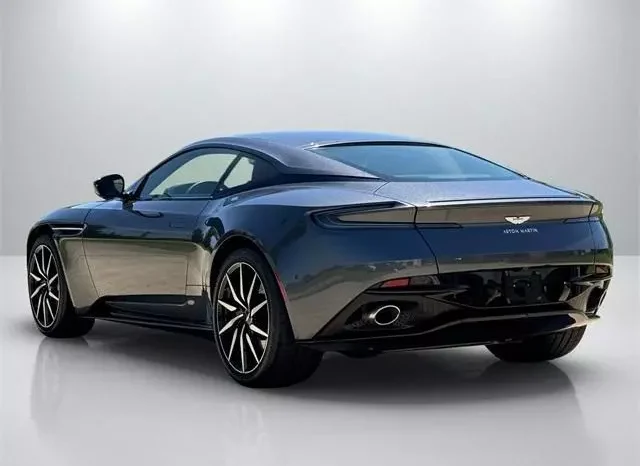 
								Aston Martin DB11 Shadow Edition full									