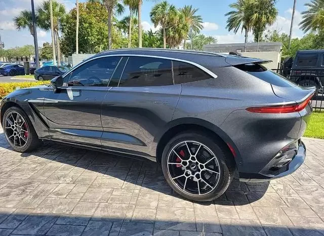 
								Aston Martin DBX Base full									