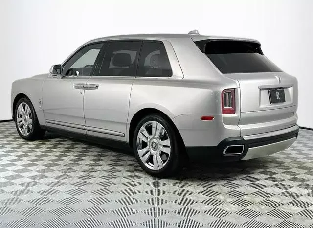 
								Rolls-Royce Cullinan full									