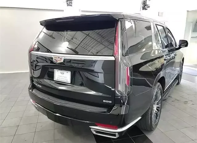 
								Cadillac Escalade Premium Luxury full									