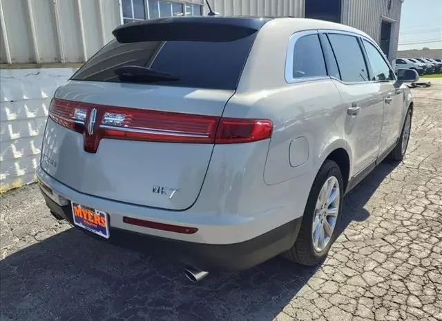 Lincoln MKT Standard