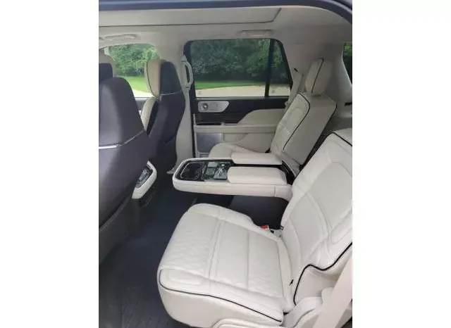 
								Lincoln Navigator Black Label full									