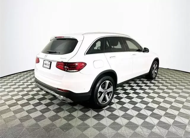 
								Mercedes-Benz GLC 300 Base 4MATIC full									