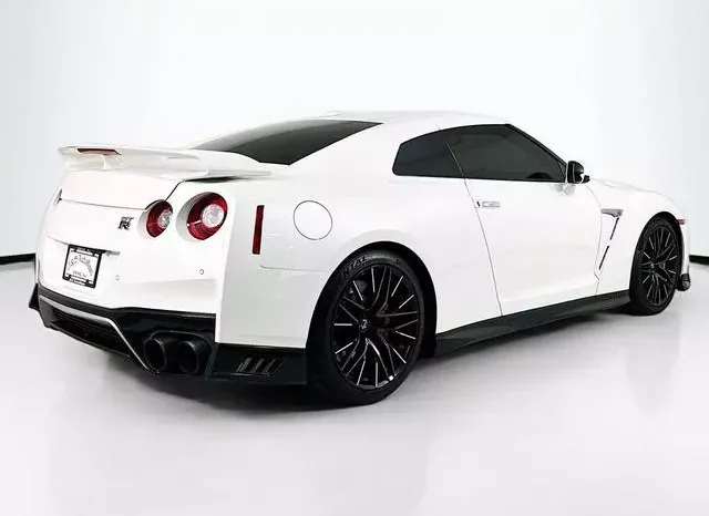 
								Nissan GT-R Premium full									