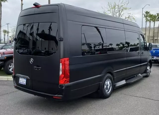 
								Mercedes-Benz Sprinter 3500XD High Roof full									