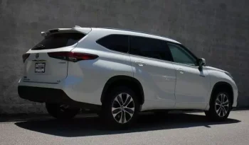 
									Toyota Highlander Hybrid XLE full								