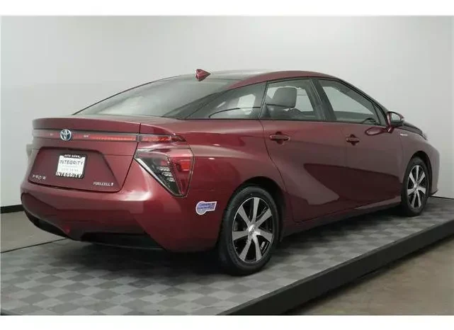 
								Toyota Mirai Base full									