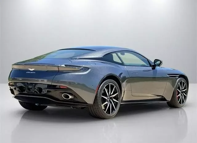 
								Aston Martin DB11 Shadow Edition full									