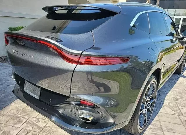 
								Aston Martin DBX Base full									