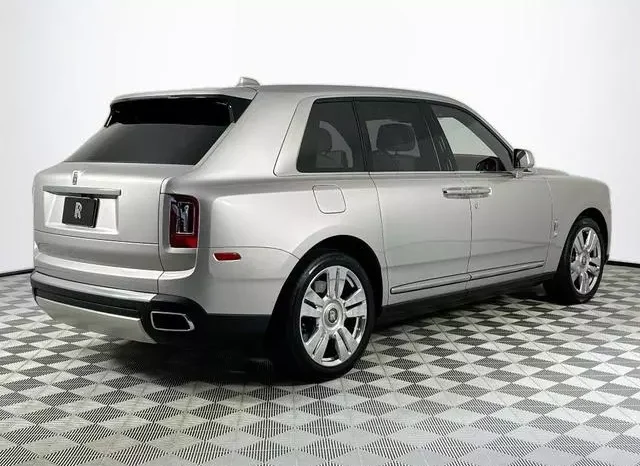 
								Rolls-Royce Cullinan full									