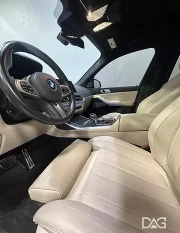 
								BMW X7 M50i full									
