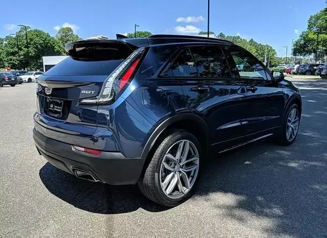 
								Cadillac XT4 Sport full									