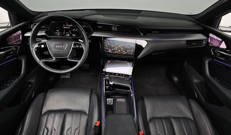 
								Audi e-tron 55 Quattro full									