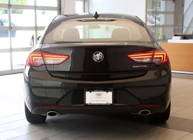 
								Buick Regal Sportback Preferred full									