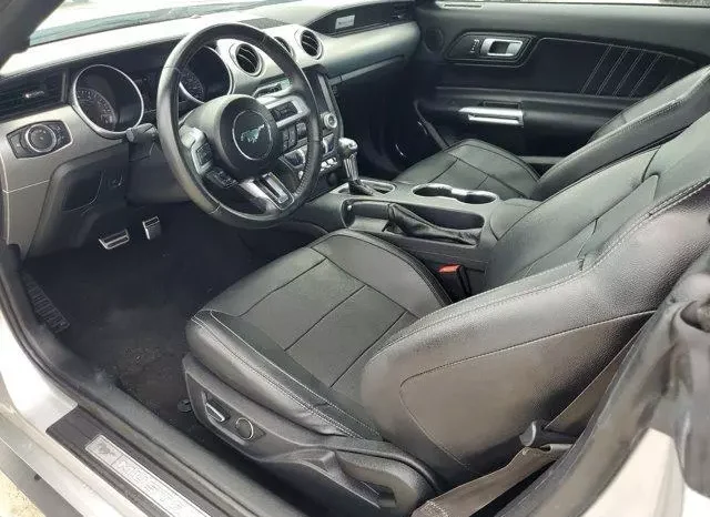 
								Ford Mustang GT Premium full									