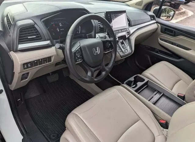 
								Honda Odyssey EX-L full									