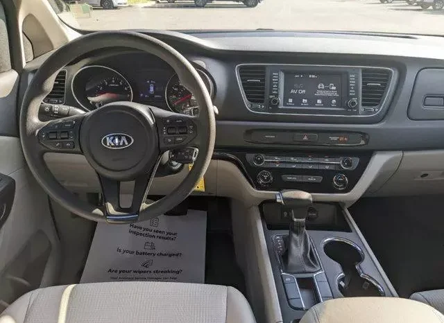 
								Kia Sedona LX full									