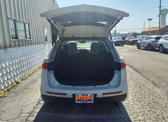 
								Lincoln MKT Standard full									