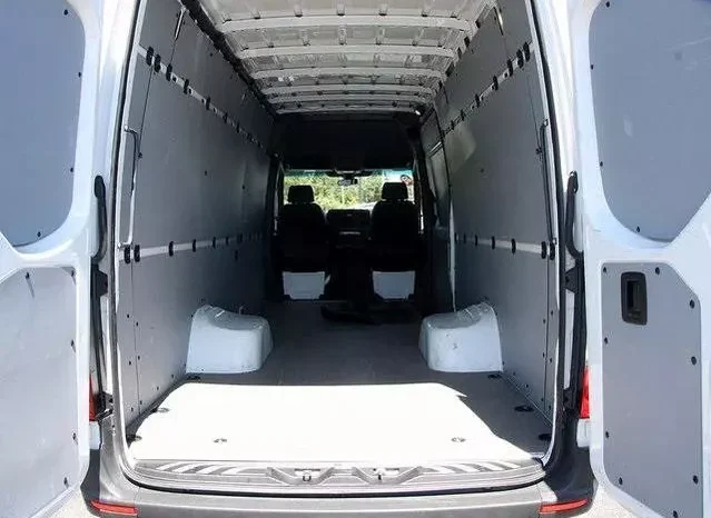 
								Mercedes-Benz Sprinter 3500 High Roof full									