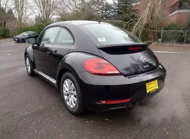 
								Volkswagen Beetle 2.0T S full									