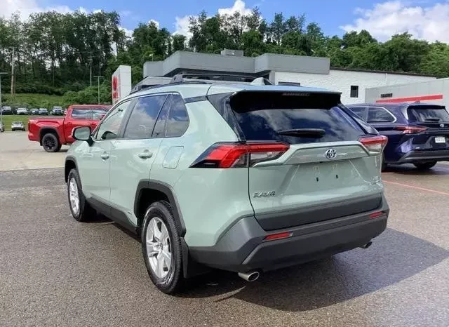 
								Toyota RAV4 Hybrid XLE full									