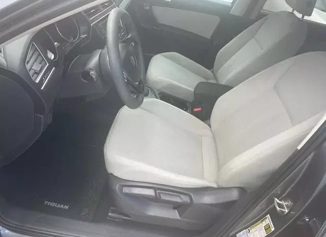 
								Volkswagen Tiguan 2.0T S full									