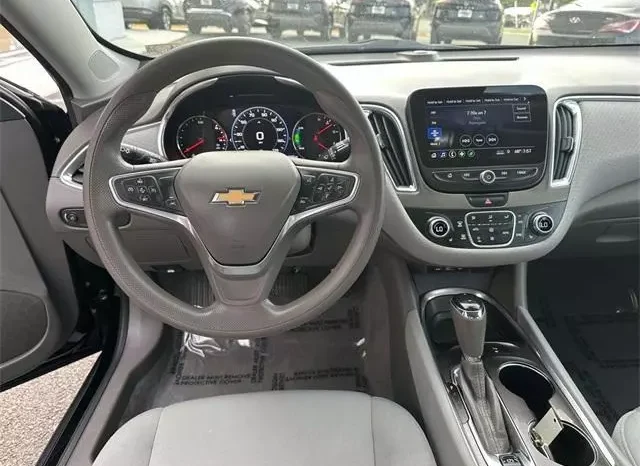 
								Chevrolet Malibu Hybrid full									